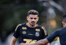 Tiquinho Soares desfalca o Santos no clássico contra o Corinthians