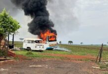 Criança de 11 anos provoca incêndio em ônibus na cidade de Mira Estrela