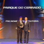 Fred Escobar, Diretor de Negócios da Pacaembu Construtora, recebendo o prêmio