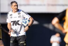 Vojvoda faz ensaio de time que vai enfrentar o Palmeiras