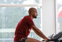 Lucas Moura reclama de dores no joelho e vira dúvida no São Paulo para jogo com o Corinthians