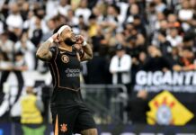 Memphis encerra jejum de gols no Corinthians e avisa: “Podemos brigar por coisas importantes”