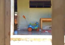 Menino de 3 anos pede ajuda no portão de casa e policiais descobrem gás vazando e mãe dormindo fora