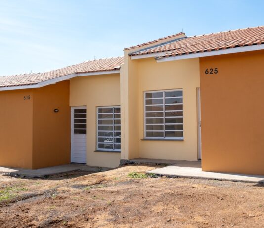 Desfavelamento: processo de habilitação da CDHU deixa beneficiários com medo de perder imóveis