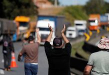 Caminhoneiros convocam greve em todo o Brasil