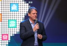 Tarcísio lidera contra Haddad, Alckmin e França em São Paulo, aponta Paraná Pesquisas