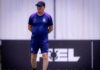 Garro treina entre os reservas, e Dorival mexe na defesa para semifinal