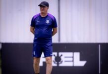 Garro treina entre os reservas, e Dorival mexe na defesa para semifinal