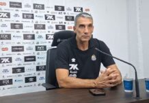 Vojvoda se emociona com vitória que faz Santos respirar, mas diz: “Estamos com os pés no chão”
