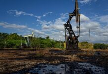 Petróleo sobe à medida que EUA intensificam ações contra navios-tanque da Venezuela