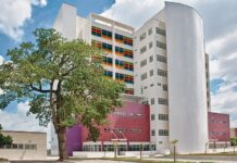 Menina de 2 anos fica ferida após o pai entrar na contramão da rodovia e bater contra outro veículo