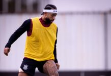 Memphis Depay faz primeiro treino com elenco do Corinthians em 2026