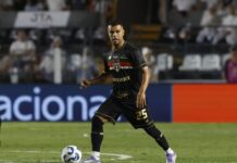 Alisson vai ao CT do Corinthians em meio a impasse sobre pagamento de empréstimo ao São Paulo