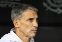 Vojvoda pede atenção ao Santos no Paulista e no Brasileirão e diz: “Pressão sempre vai existir”