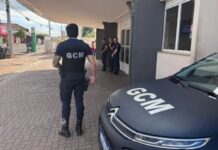 Adolescente mata jovem de 23 anos com arma comprada na internet