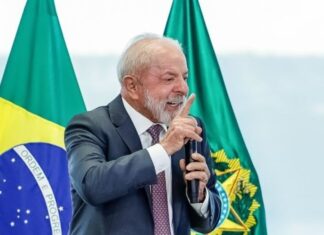 Lula volta a provocar Bolsonaro: “Não coloco tornozeleira porque não sou pombo-correio”