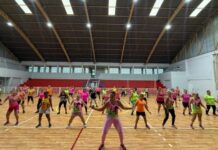 Aulas gratuitas de zumba completam 2 anos com celebração e integração entre alunas