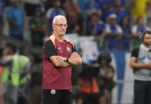 Dorival analisa empate do Corinthians e ironiza sequência de jogos: “Ninguém é uma máquina”