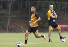 De titular a alvo de protesto: Alisson completa um mês sem jogar pelo São Paulo