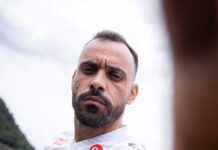 Santos anuncia a contratação do atacante Moisés