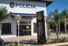 Homem é preso suspeito de ficar nu e tentar atrair criança para dentro de garagem de casa