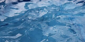 Criança de 3 anos morre após se afogar em piscina de área de lazer em Birigui