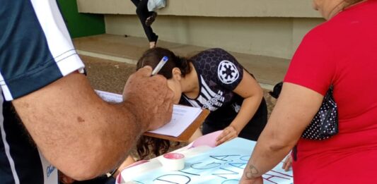 Manifestantes protestam contra o aumento da conta de água em Votuporanga