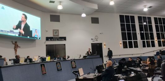 Câmara pauta três projetos para votação na segunda-feira; sessão deve ser tumultuada