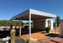 Prefeitura instala cobertura próxima à Capela do Cemitério Municipal