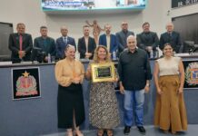 Márcia Gianotti recebe o Prêmio Mulher Destaque do Ano