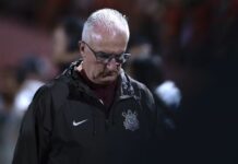 Dorival cita questões médicas para mudanças no Corinthians: “Não posso ser irresponsável”