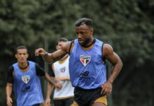 São Paulo breca renovação de dupla defensiva de olho em espaço para jovens de Cotia