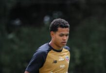 Com Paulinho no gramado, São Paulo testa formações antes de duelo com a Chapecoense