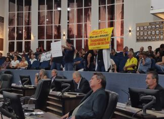 Processo de cassação contra vereador ‘sufoca’ protestos contra aumento nas contas de água