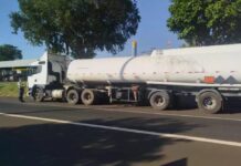Fiscalização flagra transporte irregular de resíduo de petróleo na Rodovia Euclides da Cunha
