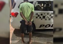 Suspeito de matar homem com golpes de picareta na cabeça é preso após tentar se esconder dentro de tambor