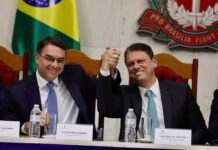 Tarcísio apoia PEC de Flávio Bolsonaro e diz que reeleição ‘está fazendo mal para o Brasil’