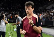 Diniz exalta vitória do Corinthians e explica repetição do time: “Jogador não é só osso e músculo”