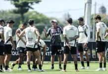Elenco do Santos se reapresenta, e Cuca tem papo com os jogadores
