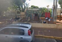 Mãe atrasa para buscar os filhos, agride servidores e acaba na delegacia em Votuporanga