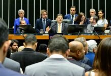 Congresso derruba vetos de Lula a projeto que reduz penas de Bolsonaro e condenados pelo 8 de Janeiro