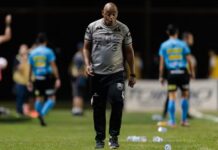 Técnico do CAV se emociona após eliminação e valoriza campanha: “Era o patinho feio”