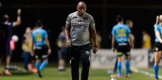 Técnico do CAV se emociona após eliminação e valoriza campanha: “Era o patinho feio”