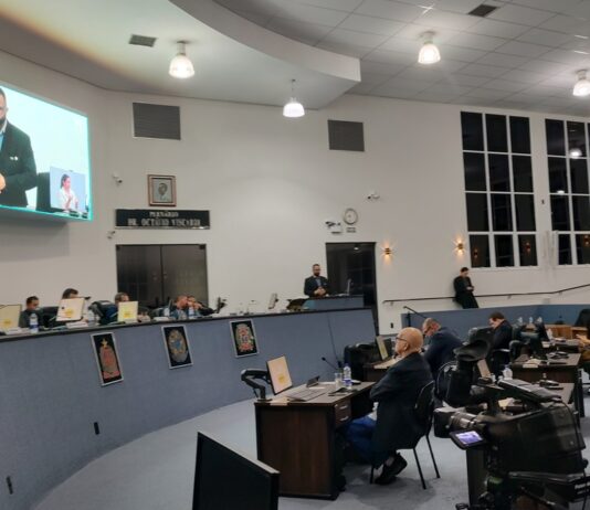 Comissão decide arquivar processo de cassação de Renato Abdala; votação ocorre na segunda-feira