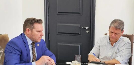 Campetti confirma vinda de Tarcísio de Freitas na entrega do desfavelamento