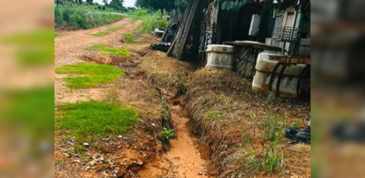 “Cadê o asfalto da Vila Carvalho?”, questiona Débora Romani