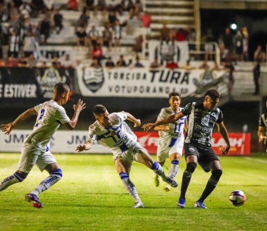 Avassalador, CAV massacra o Água Santa na Arena Plínio Marin
