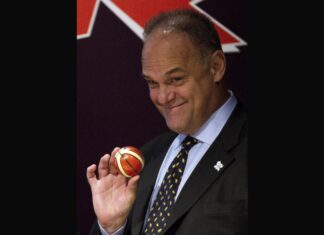 Oscar Schmidt, maior ídolo do basquete brasileiro, aos 68 anos