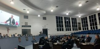 Vereador ameaça ir ao MPF por enquadramento no magistério e o “Descongela Já”