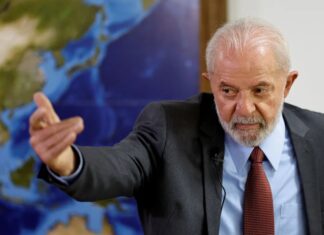 Lula assina MP para zerar “taxa das blusinhas”